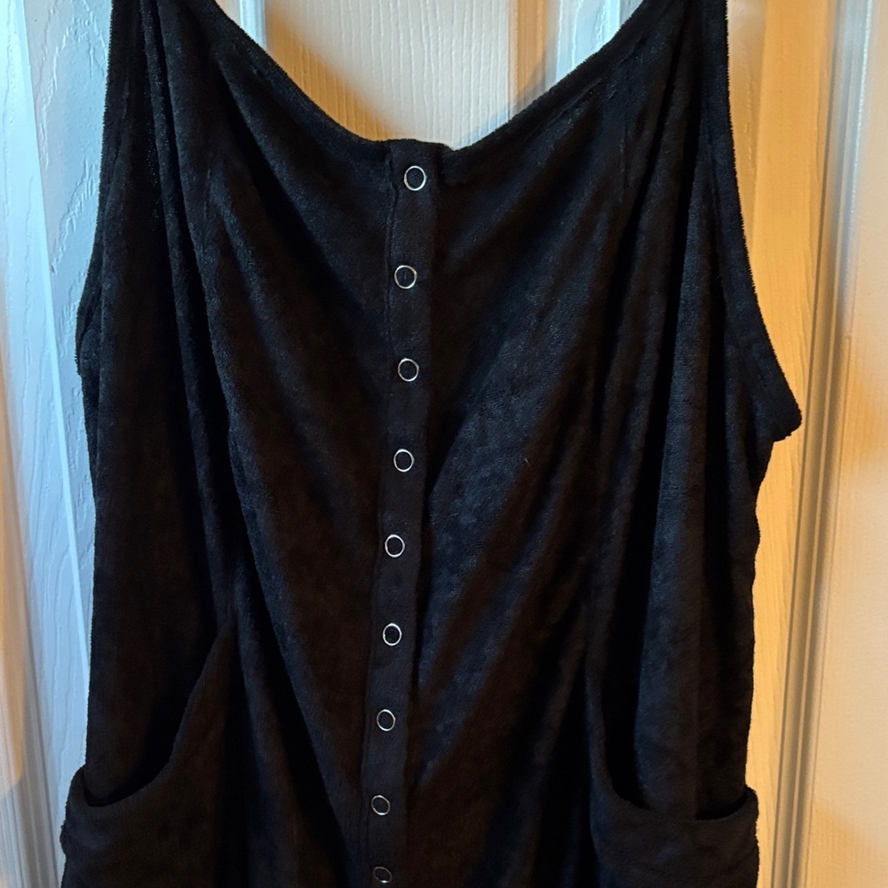 Black Sleeveless romper - Picture 2 of 3